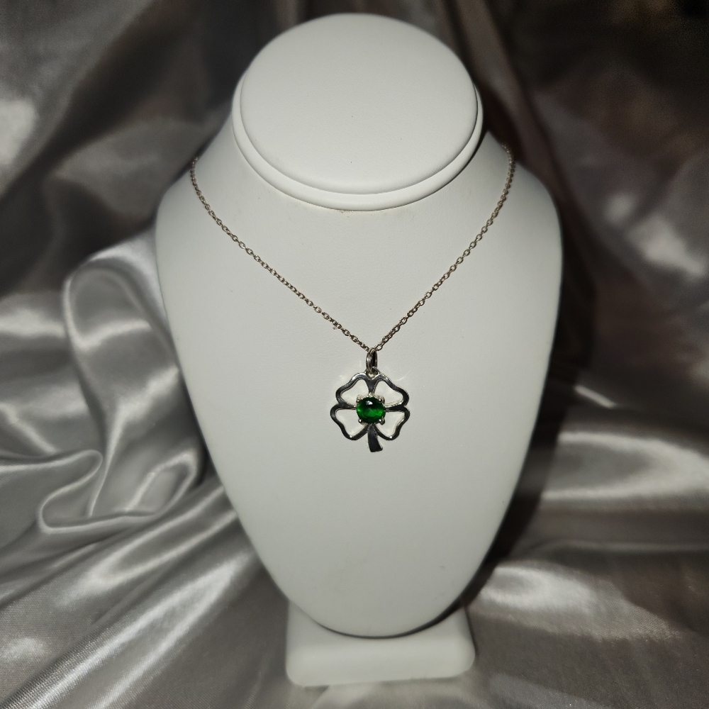 Bundle Of Four Necklaces - Picture 6 of 8